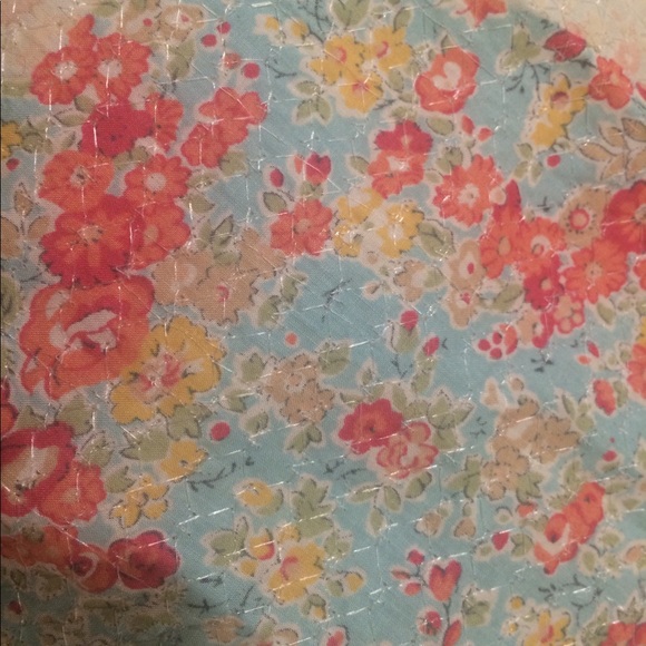 Louis Vuitton Limited Edition Sequin  Stole - Picture 4 of 15